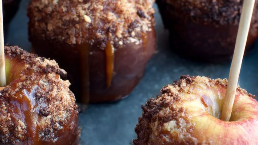 Cookie-Coated Caramel Apples Recipe