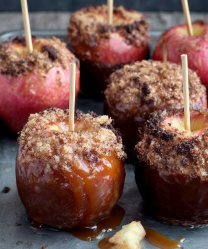 Cookie-Coated Caramel Apples Recipe