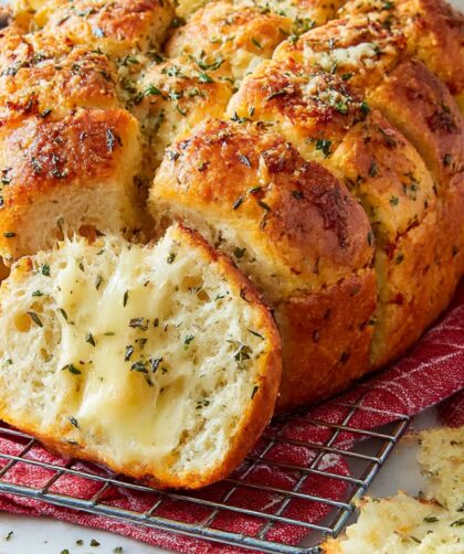 Pull-Apart Garlic Bread Recipe