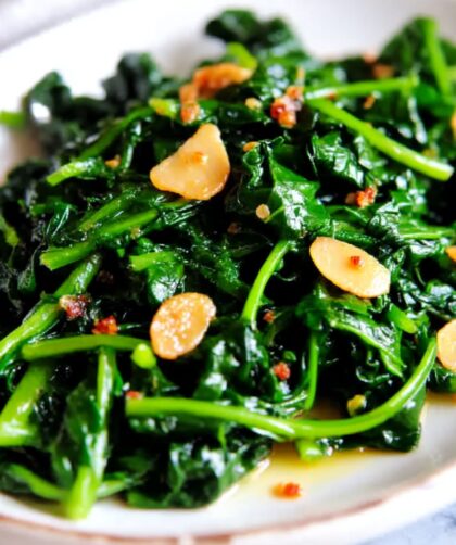 Spinach with Garlic Chips Recipe