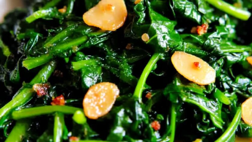 Spinach with Garlic Chips Recipe